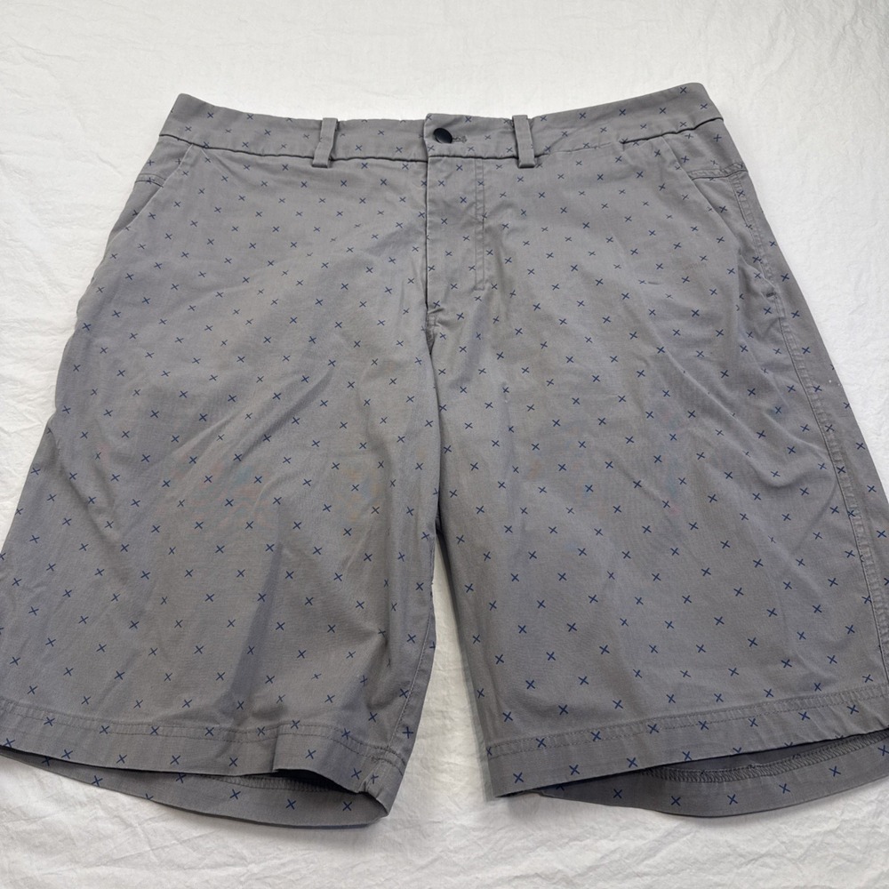 LULULEMON SHORTS MENS 38 Zip Fly Preppy Fashion Gray /BLUE GEOMETRIC PATTERN